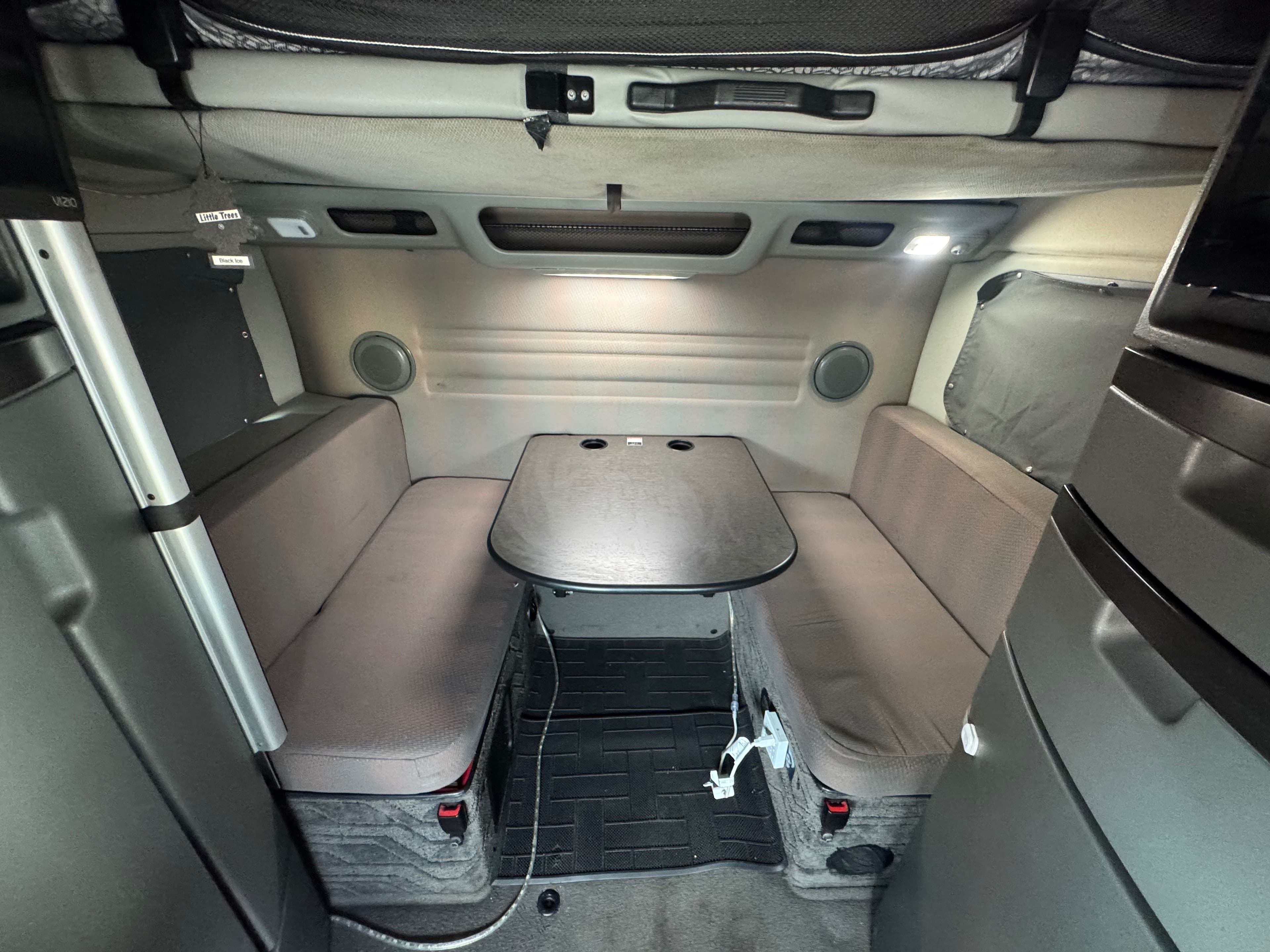 2022 Volvo VNL860 image 10