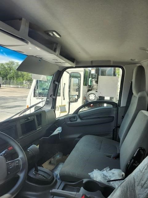 2025 Isuzu NPR image 8