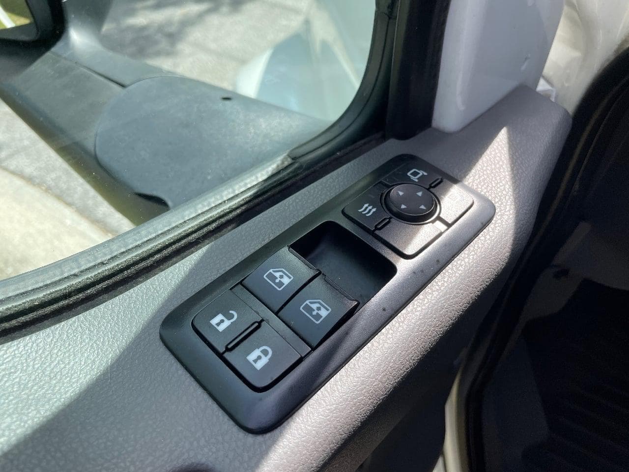 2019 International LT625 image 16