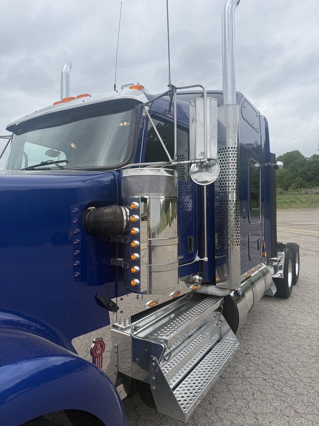 Used 2023 KENWORTH W900L image 13