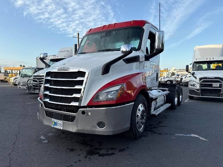 2021 Freightliner Cascadia image 3