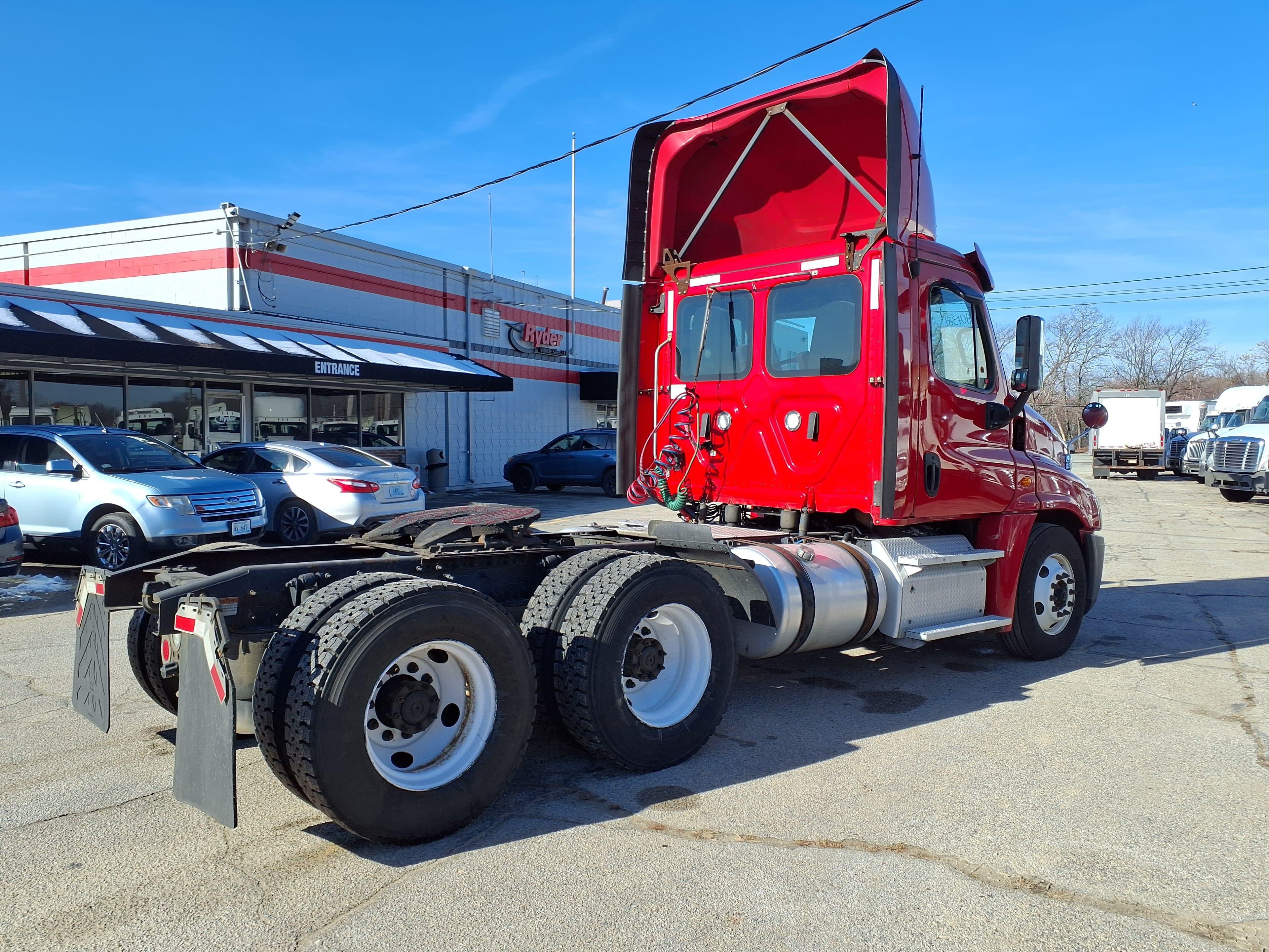 Used 2019 FREIGHTLINER/MERCEDES Conventional - Day Cab - CASCADIA 125 image 6