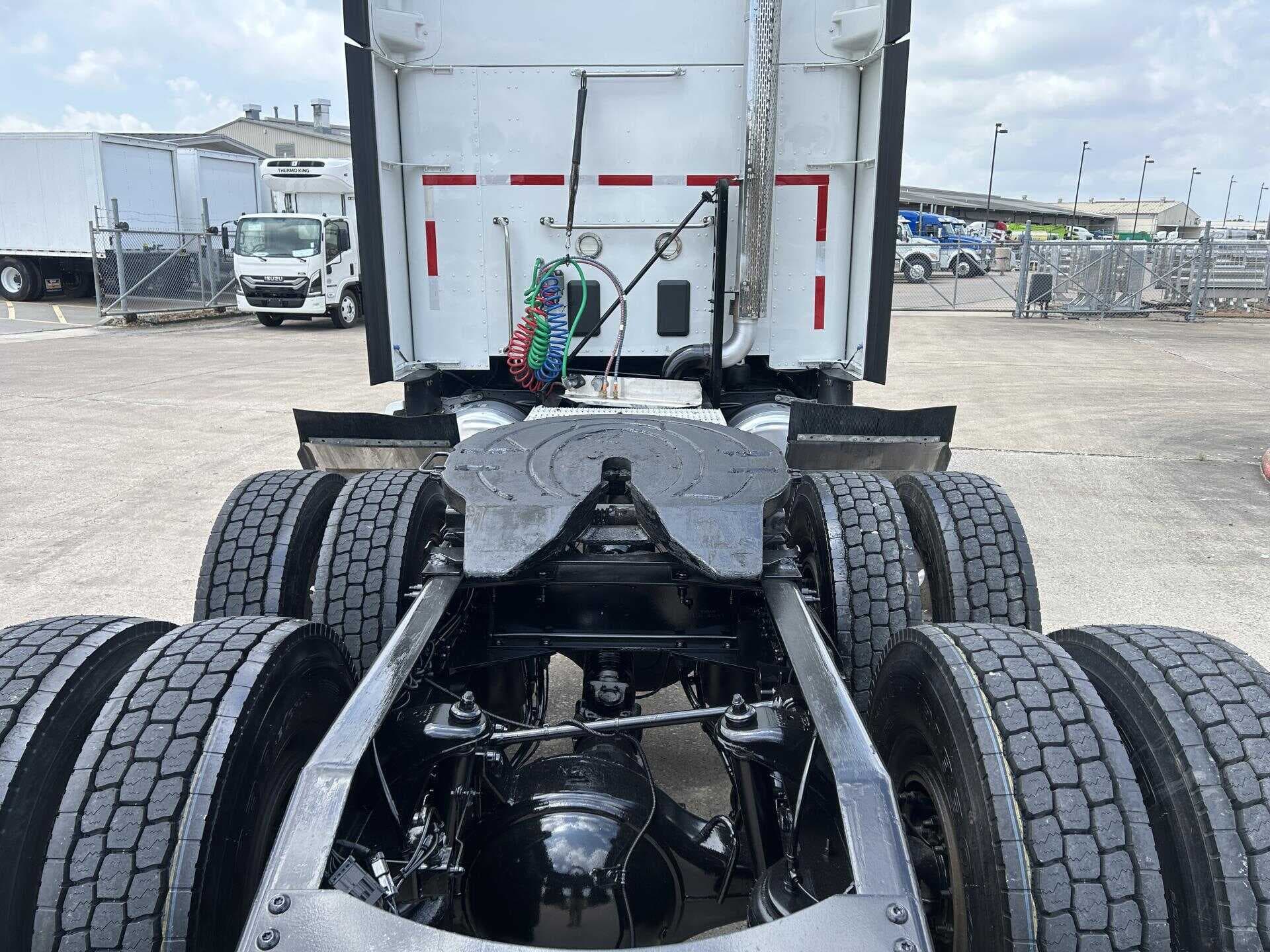 2020 Peterbilt 579 image 9