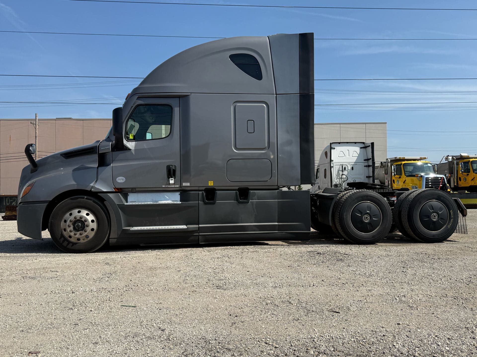 2022 Freightliner - 438k - 11,270 Hours image 7