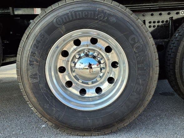 2026 Kenworth T880 image 32