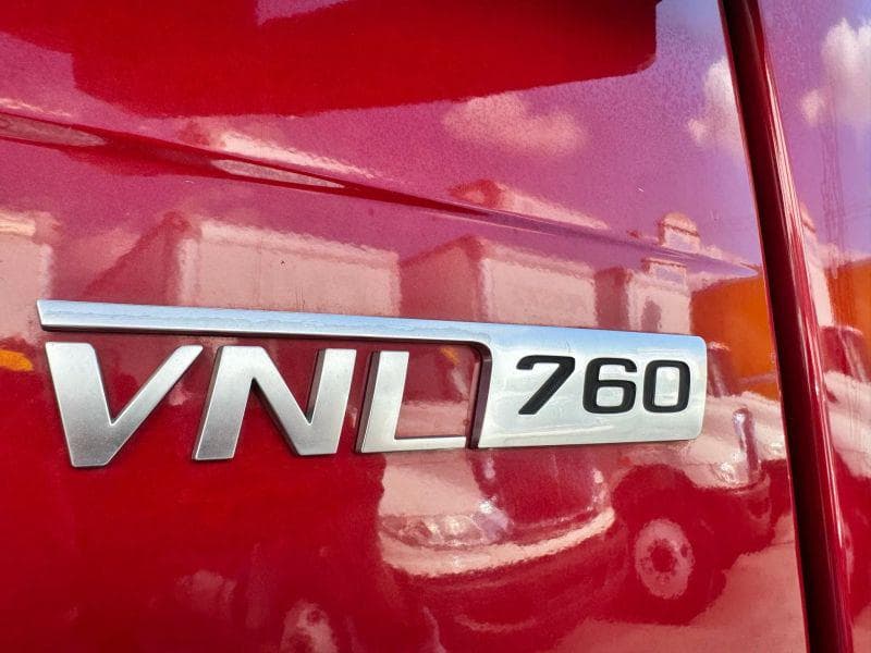 2021 Volvo VNL image 22