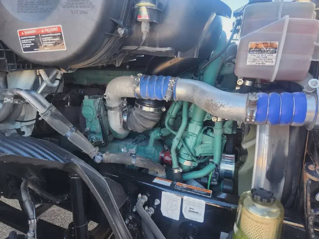 2022 Volvo VNR image 6