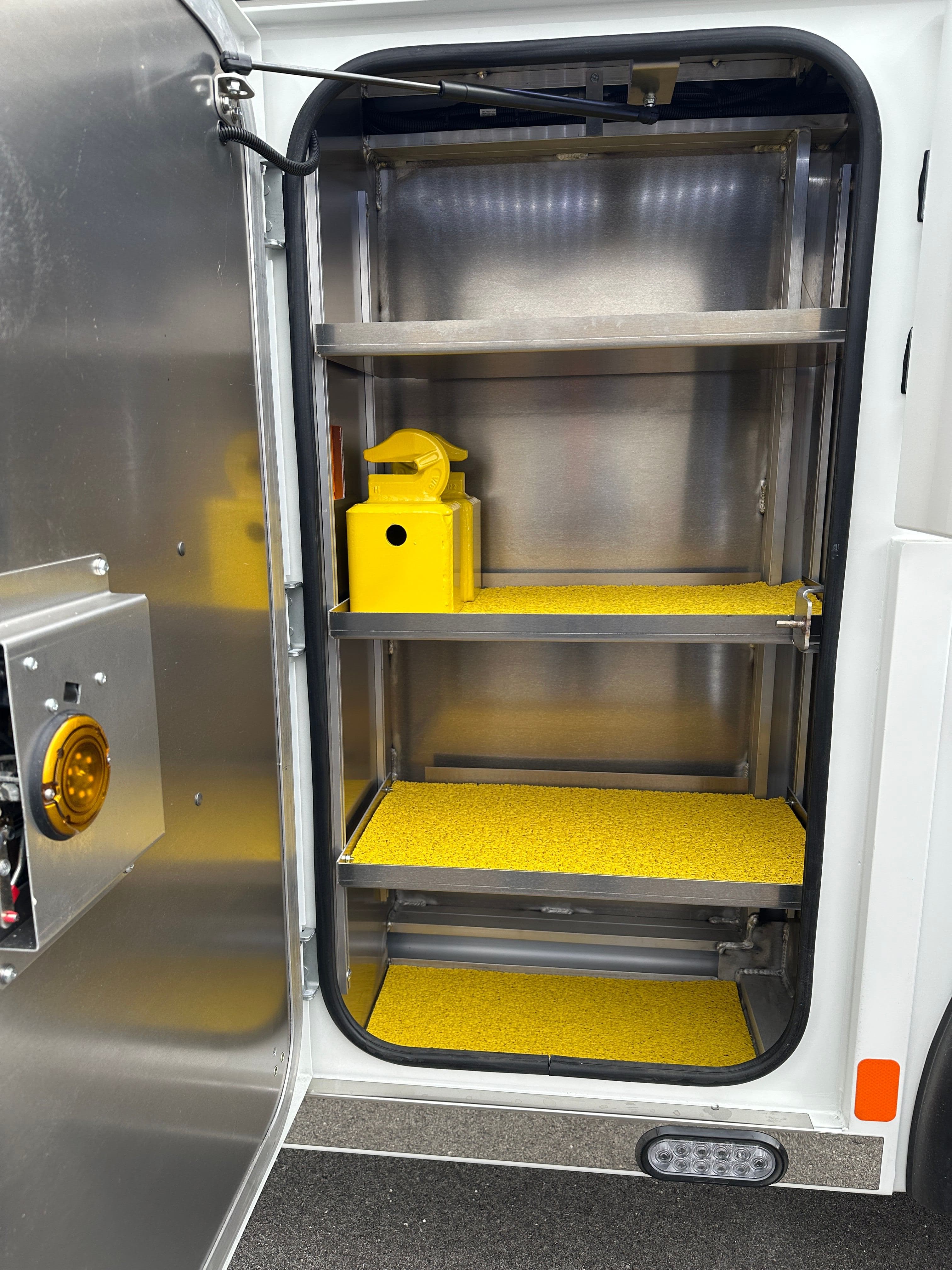 2025 Kenworth T880 with a Century 7035 image 10