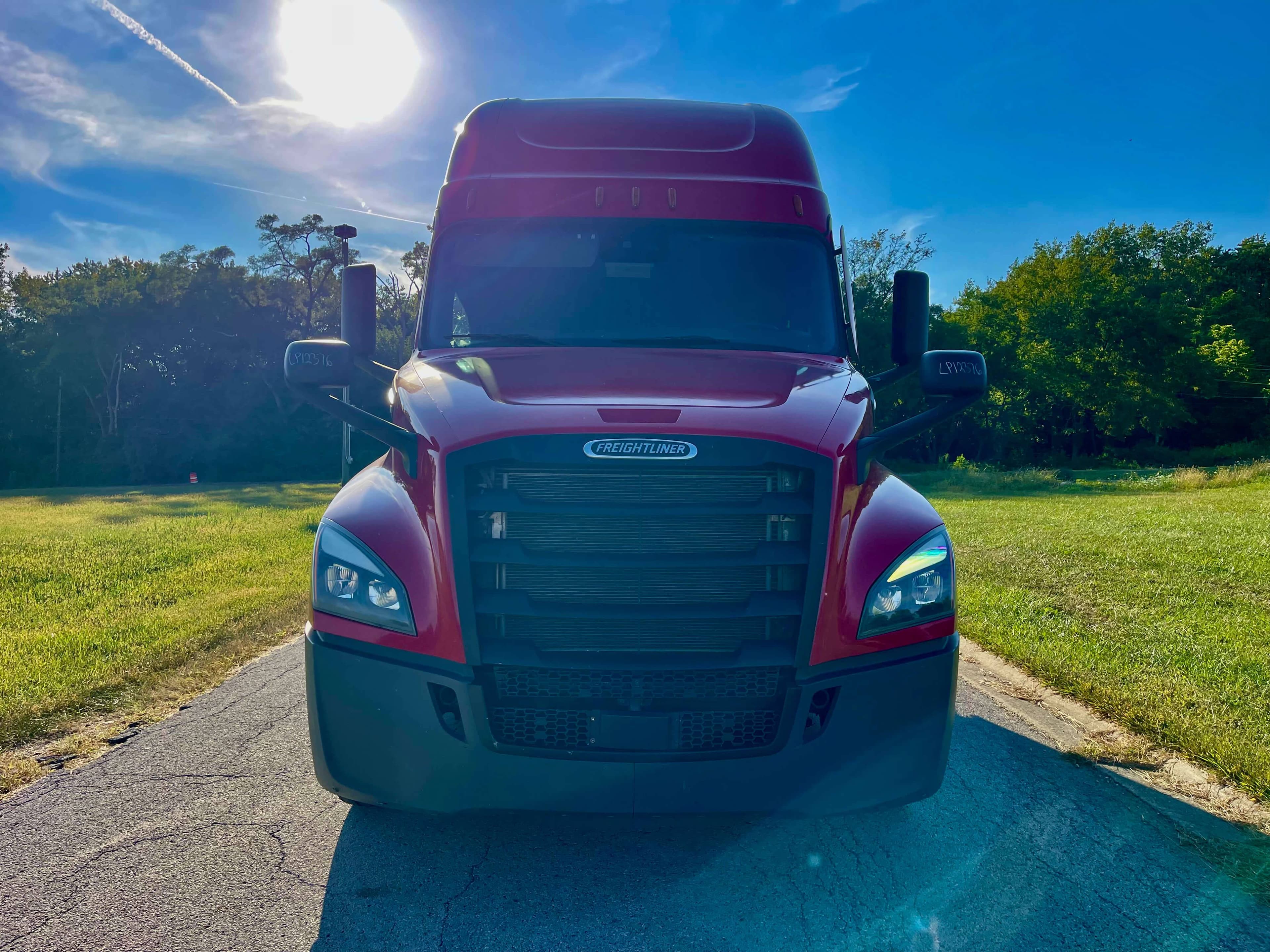 2021 Freightliner Cascadia 126 image 3