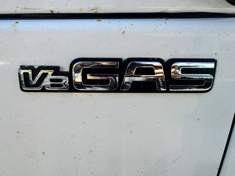 2019 Isuzu NPR image 18