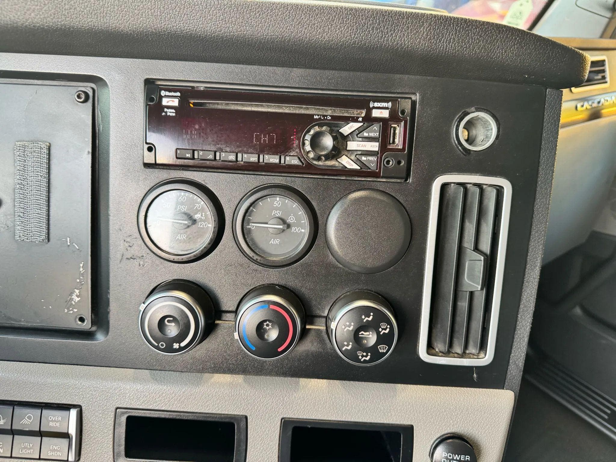 2020 Freightliner Cascadia image 27