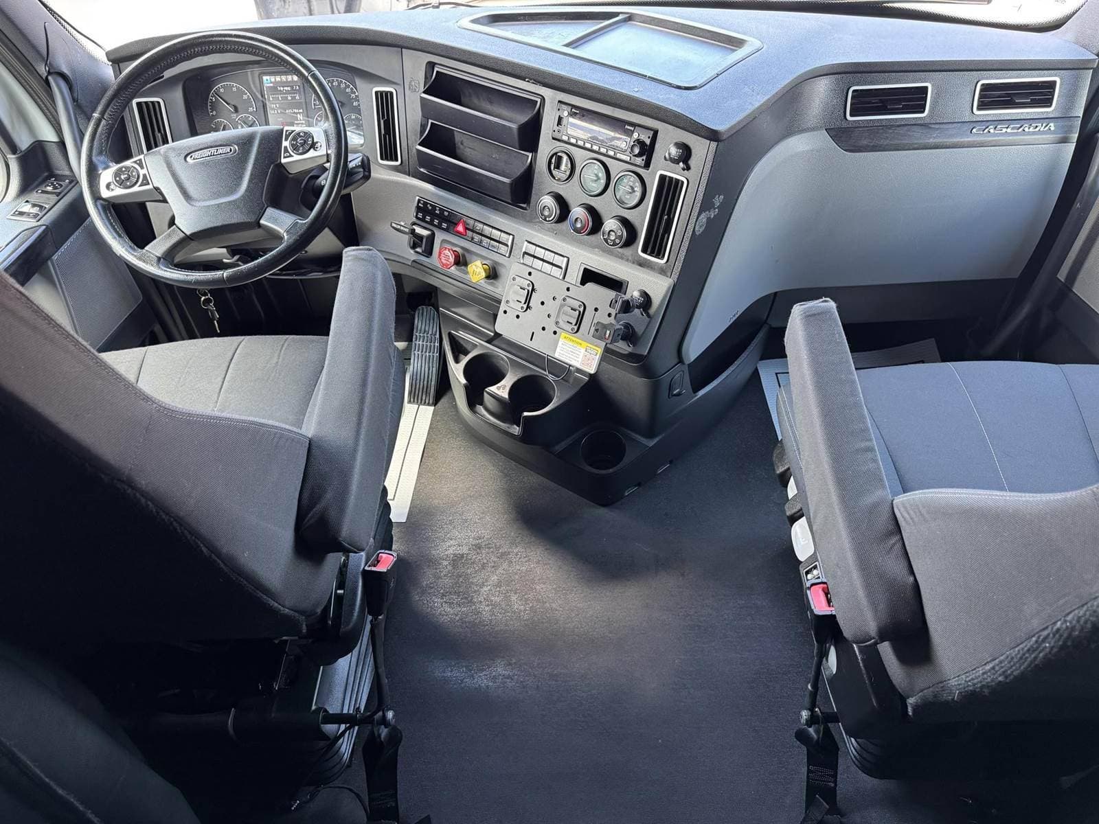 2023 Freightliner Cascadia 126 image 5