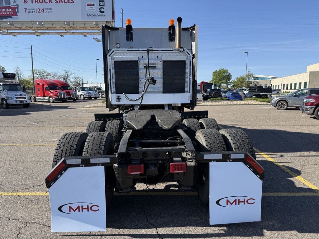 Used 2022 INTERNATIONAL LT625 image 11