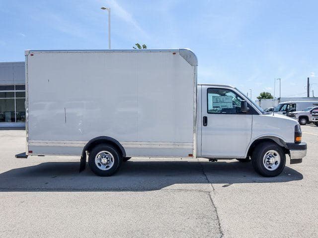 2025 Chevrolet Express 3500 Work Van Cutaway image 2
