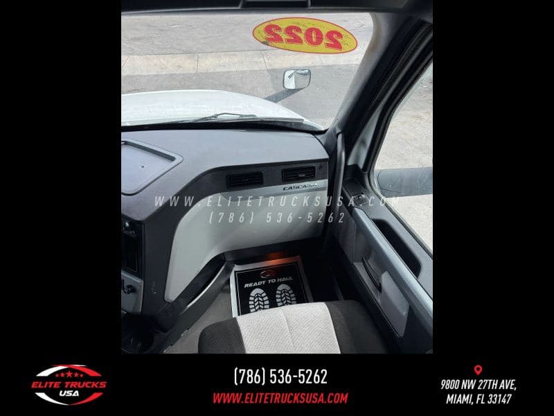 2022 Freightliner Cascadia image 16