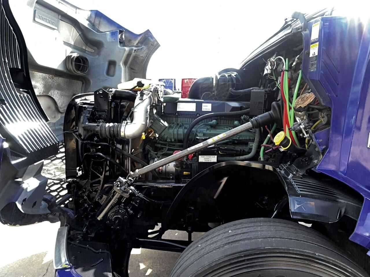2022 Volvo VNL image 9