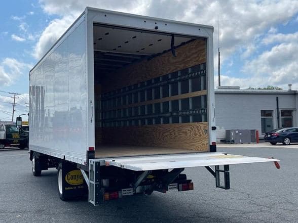 2025 Isuzu NRR image 25