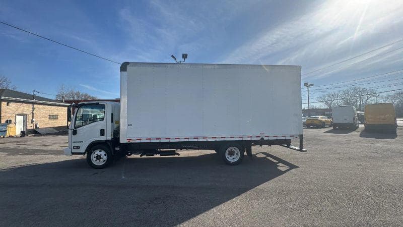 2019 Isuzu NPR image 4