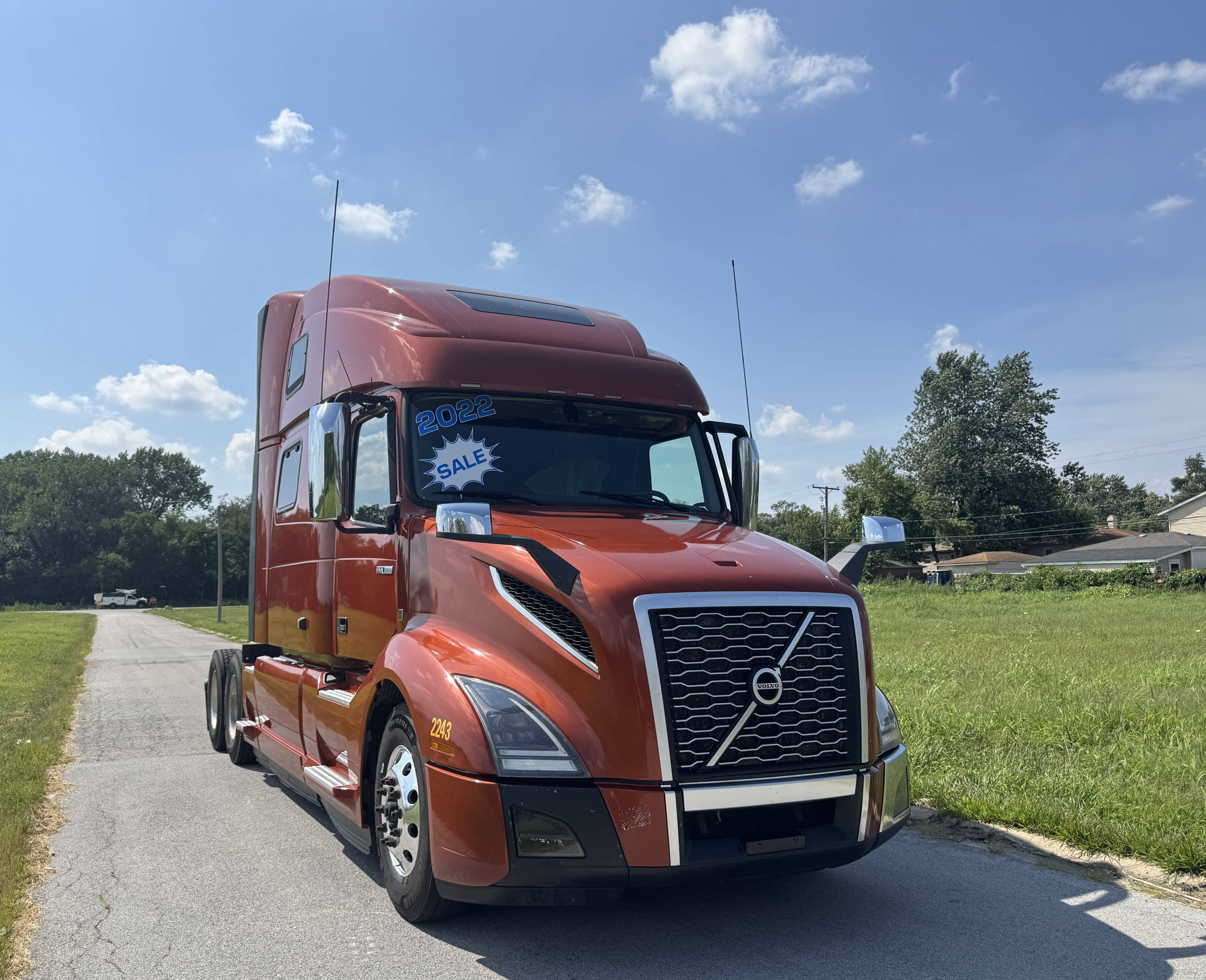2022 Volvo VNL860 image 2