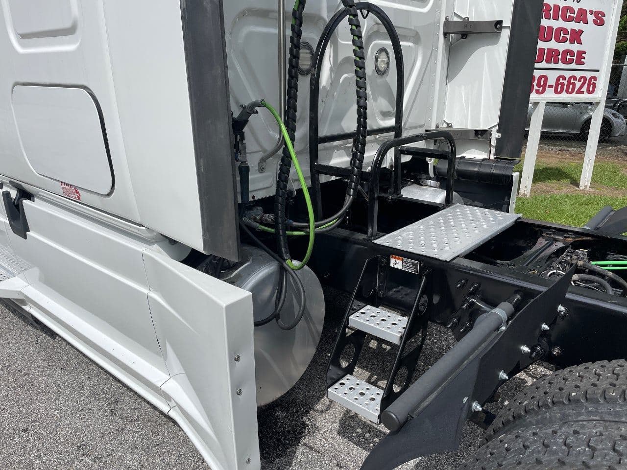 2019 Freightliner Cascadia 126 image 11