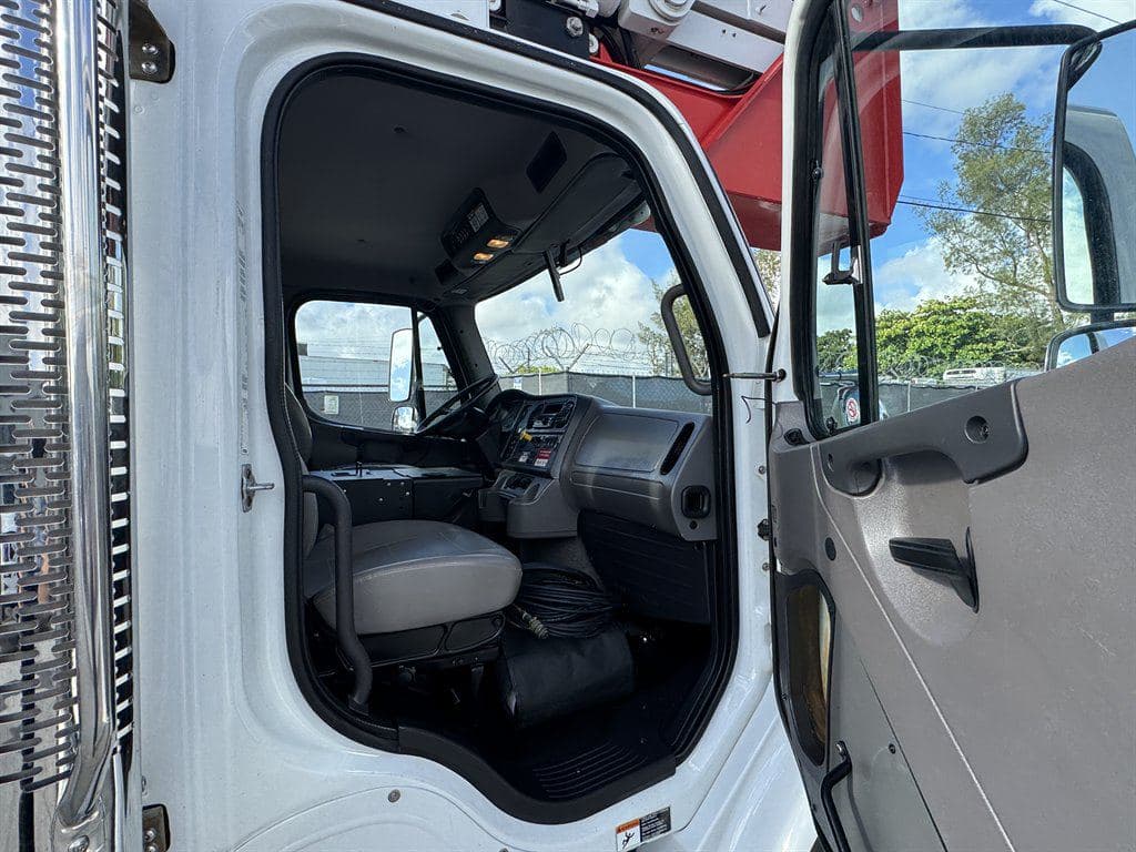 2015 Freightliner M2-112 image 62