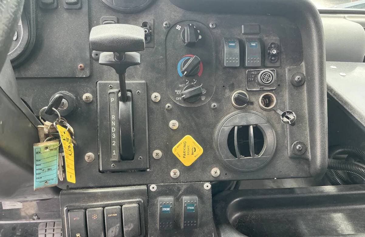 2016 Freightliner MT55 image 15