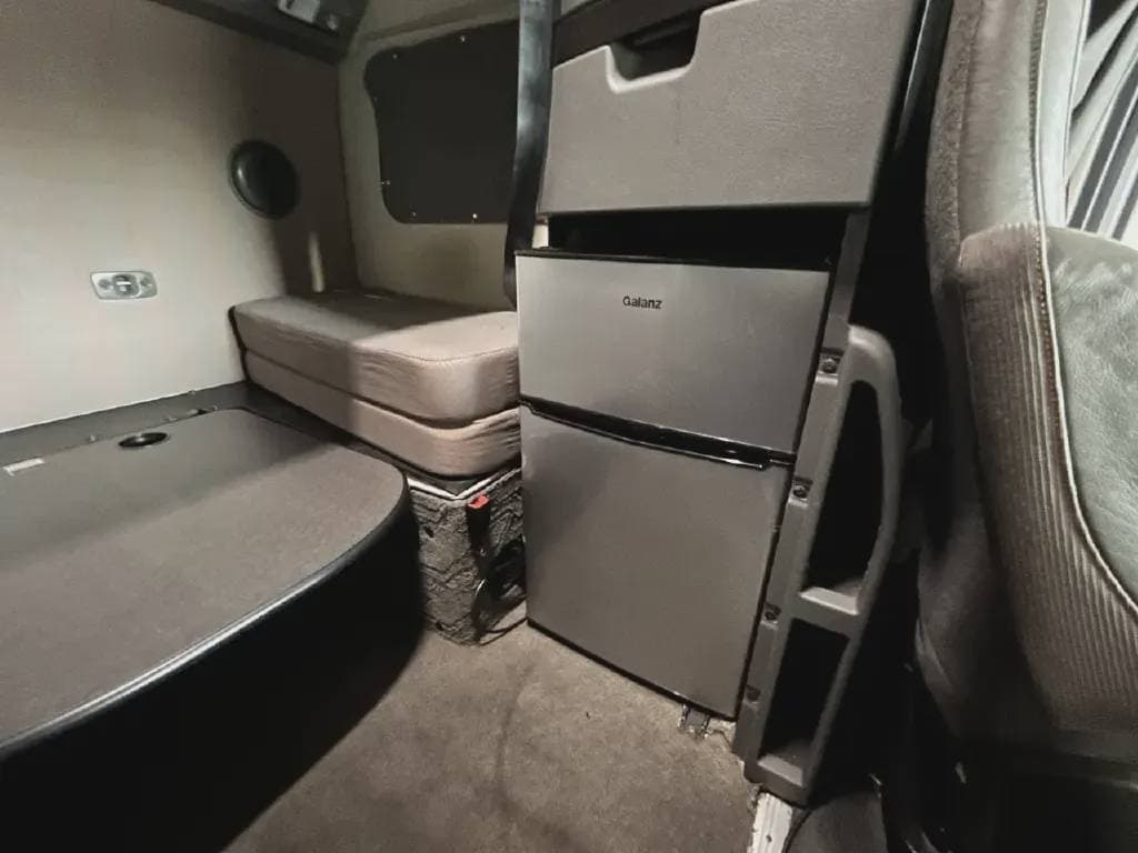 2022 Volvo VNL image 6