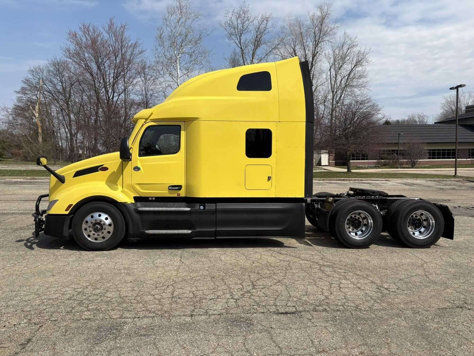 2023 Peterbilt 579 image 5