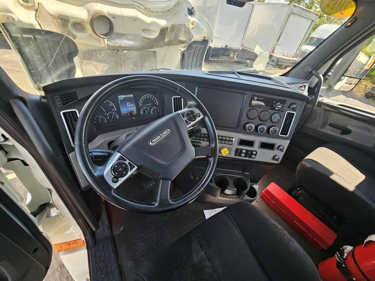 2019 Freightliner Cascadia image 11