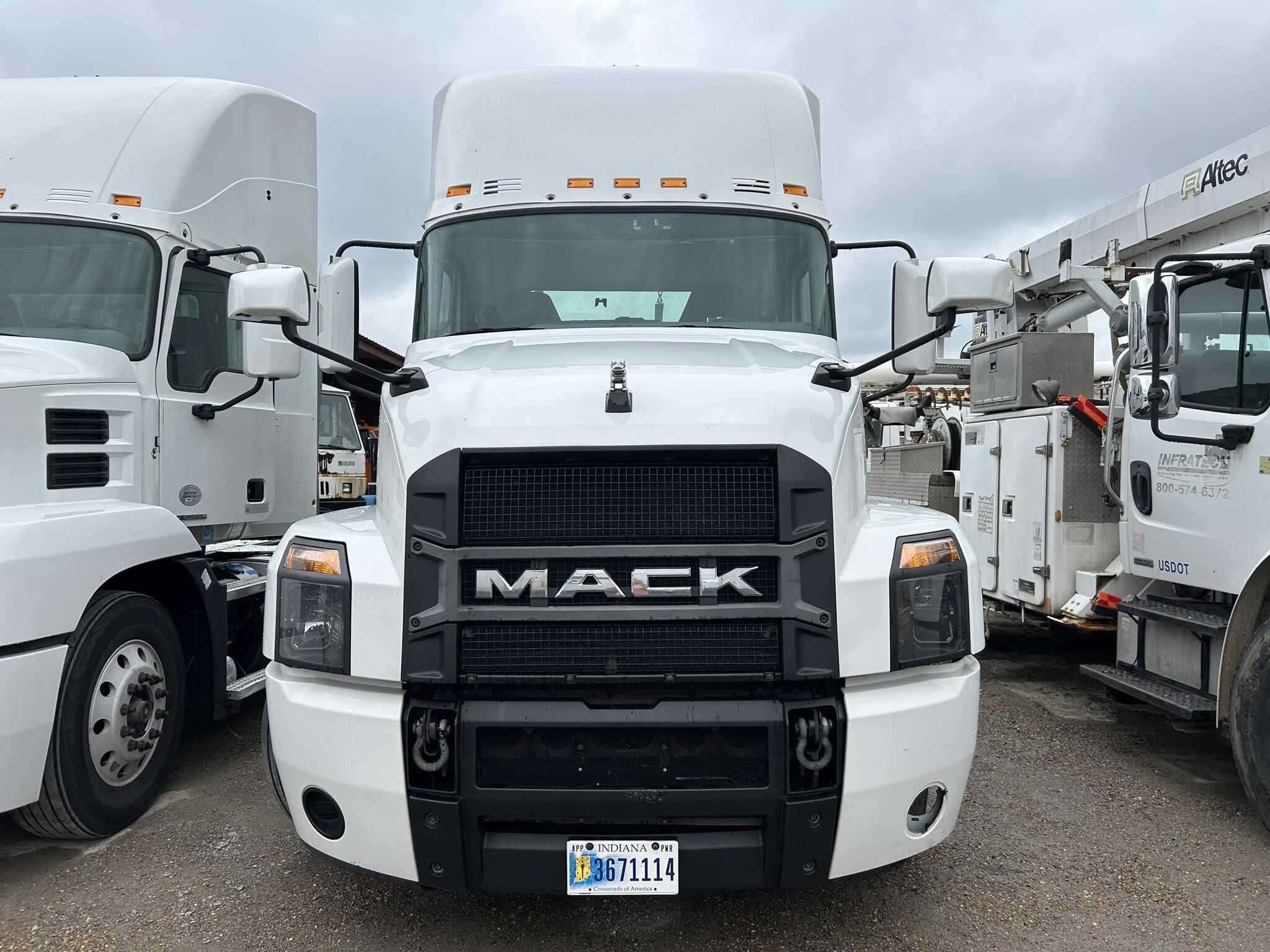 Used 2019 MACK ANTHEM Conventional - Day Cab in Covington, TN image 2