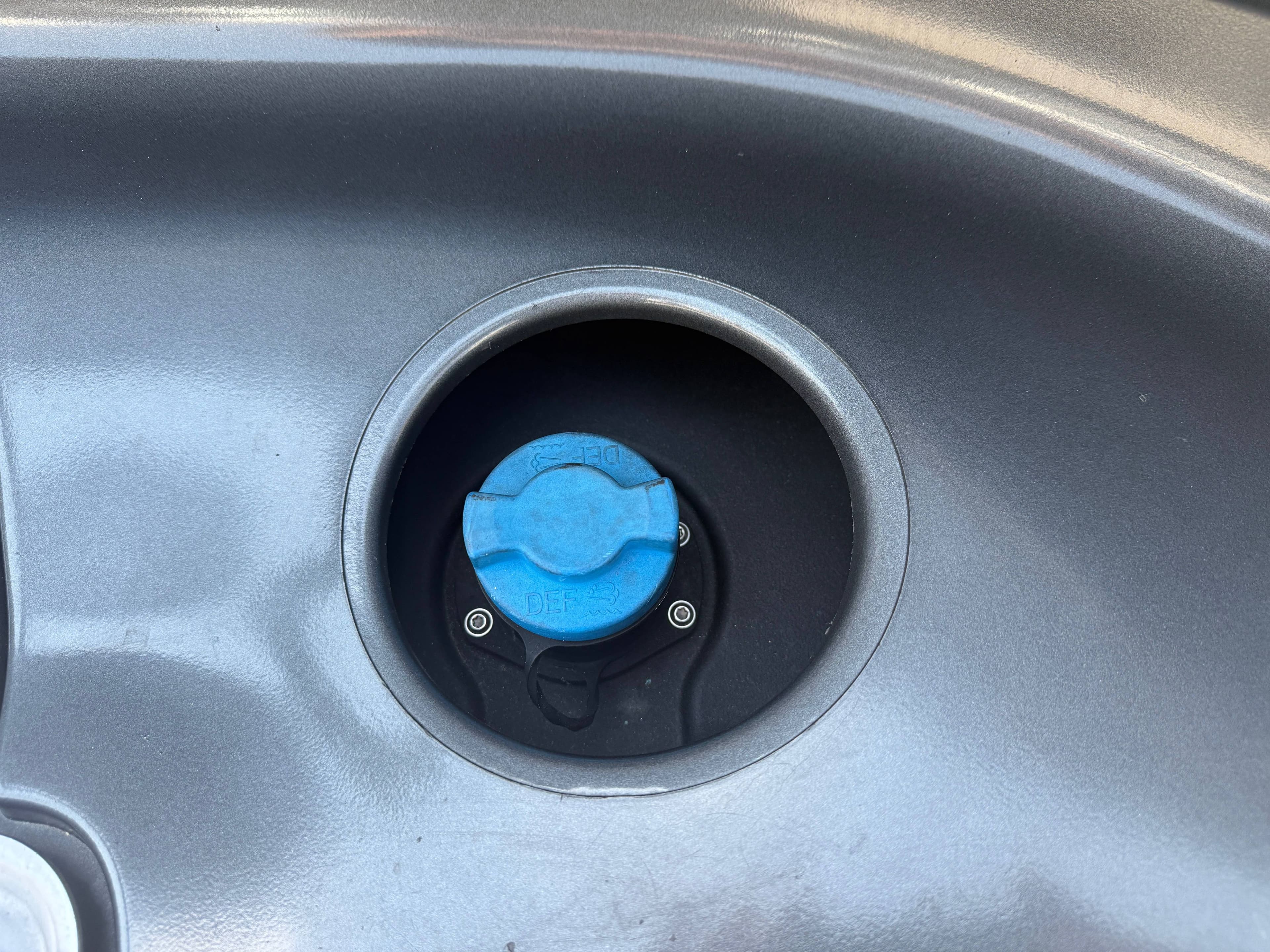 2021 International LT image 9