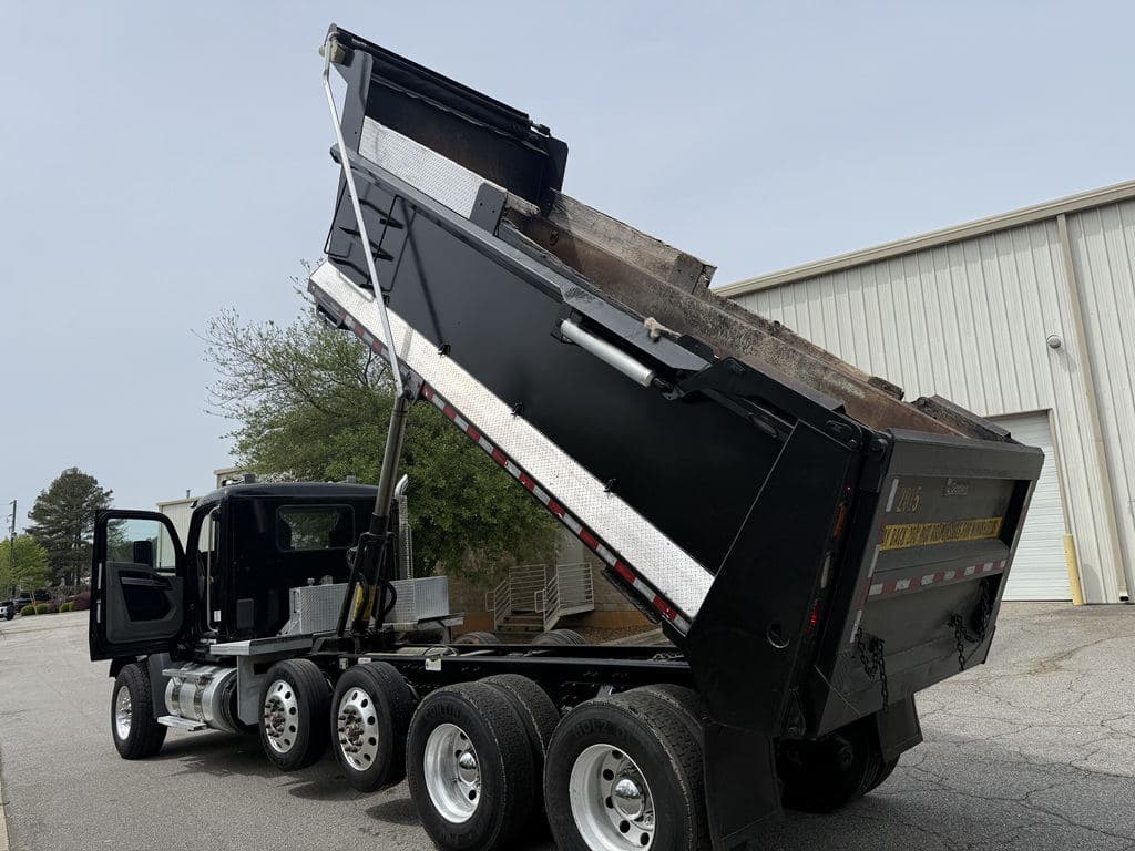 Used 2021 KENWORTH T880S image 4
