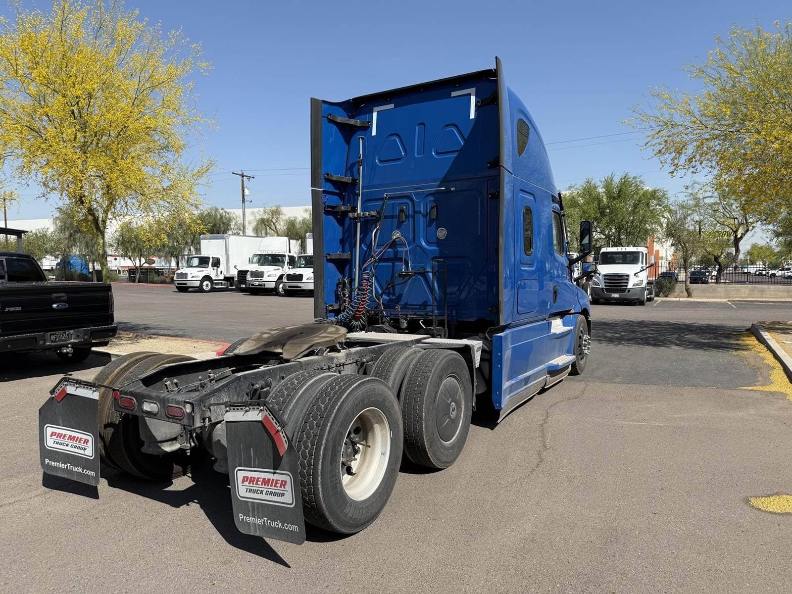 2022 Freightliner Cascadia image 3