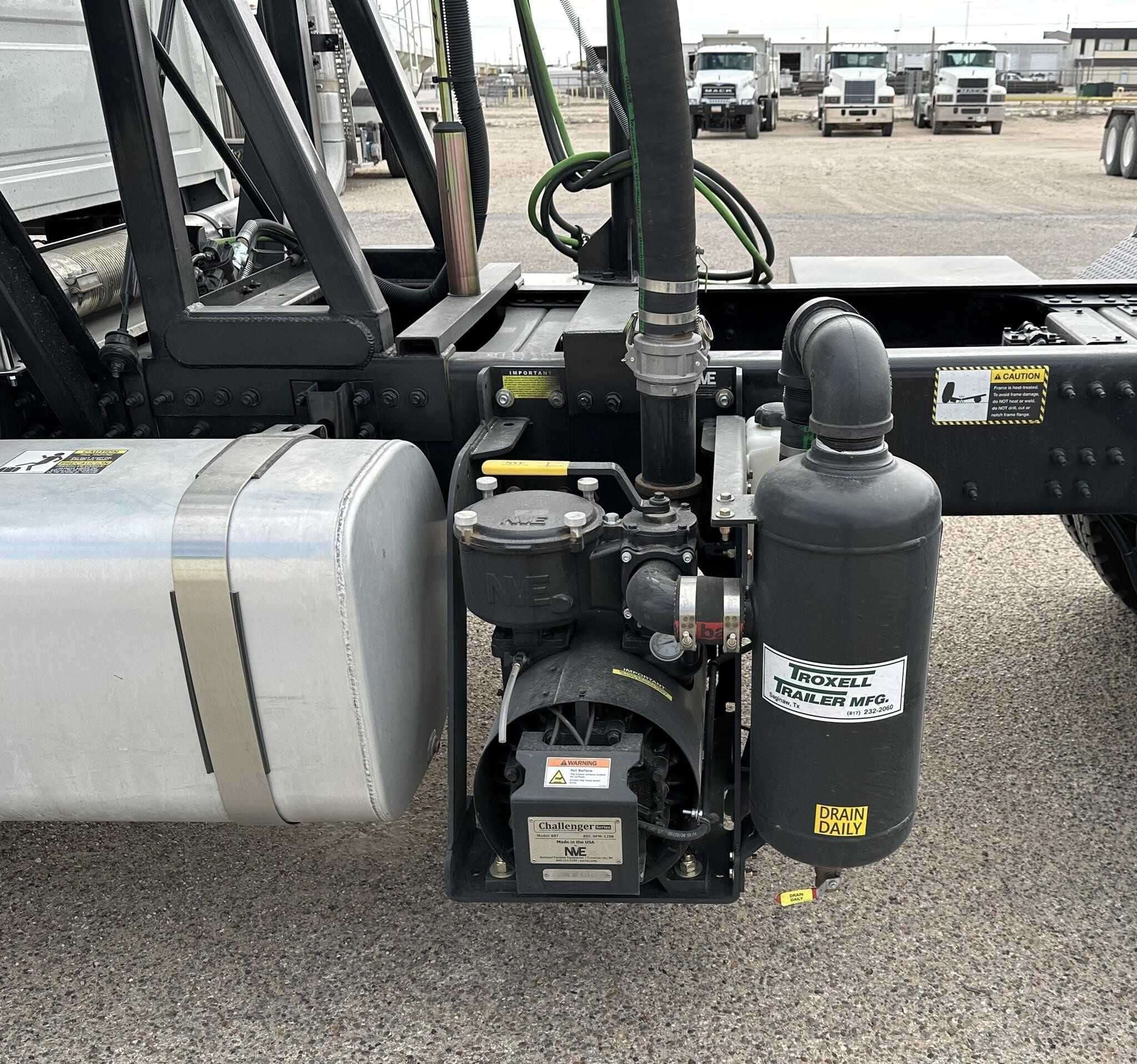 New 2025 MACK GRANITE Winch Truck in Hobbs, NM image 4