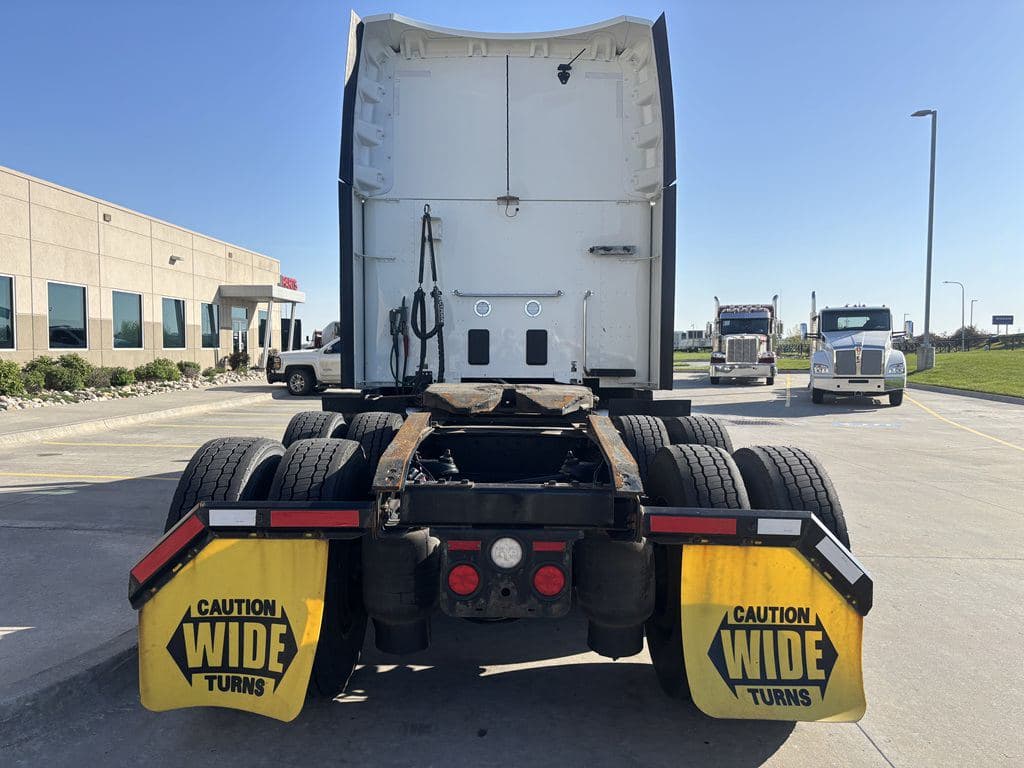 Used 2024 PETERBILT 579 image 5