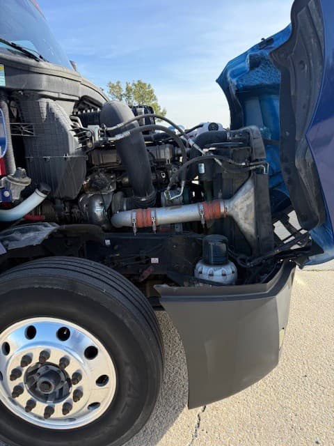 2023 Freightliner Cascadia image 10