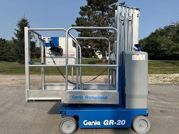 2016 GENIE GR20 image 1