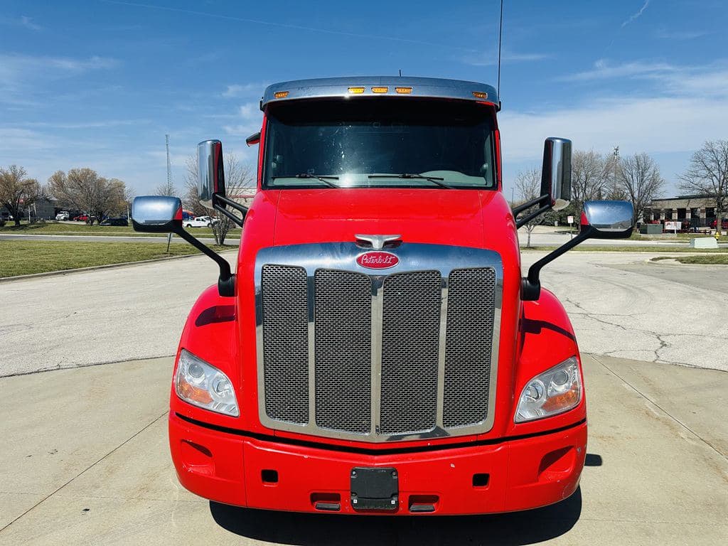 Used 2022 PETERBILT 579 image 10