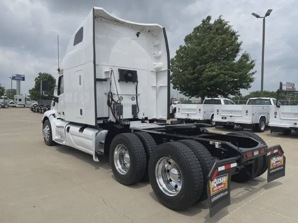 2022 Peterbilt 579 image 5