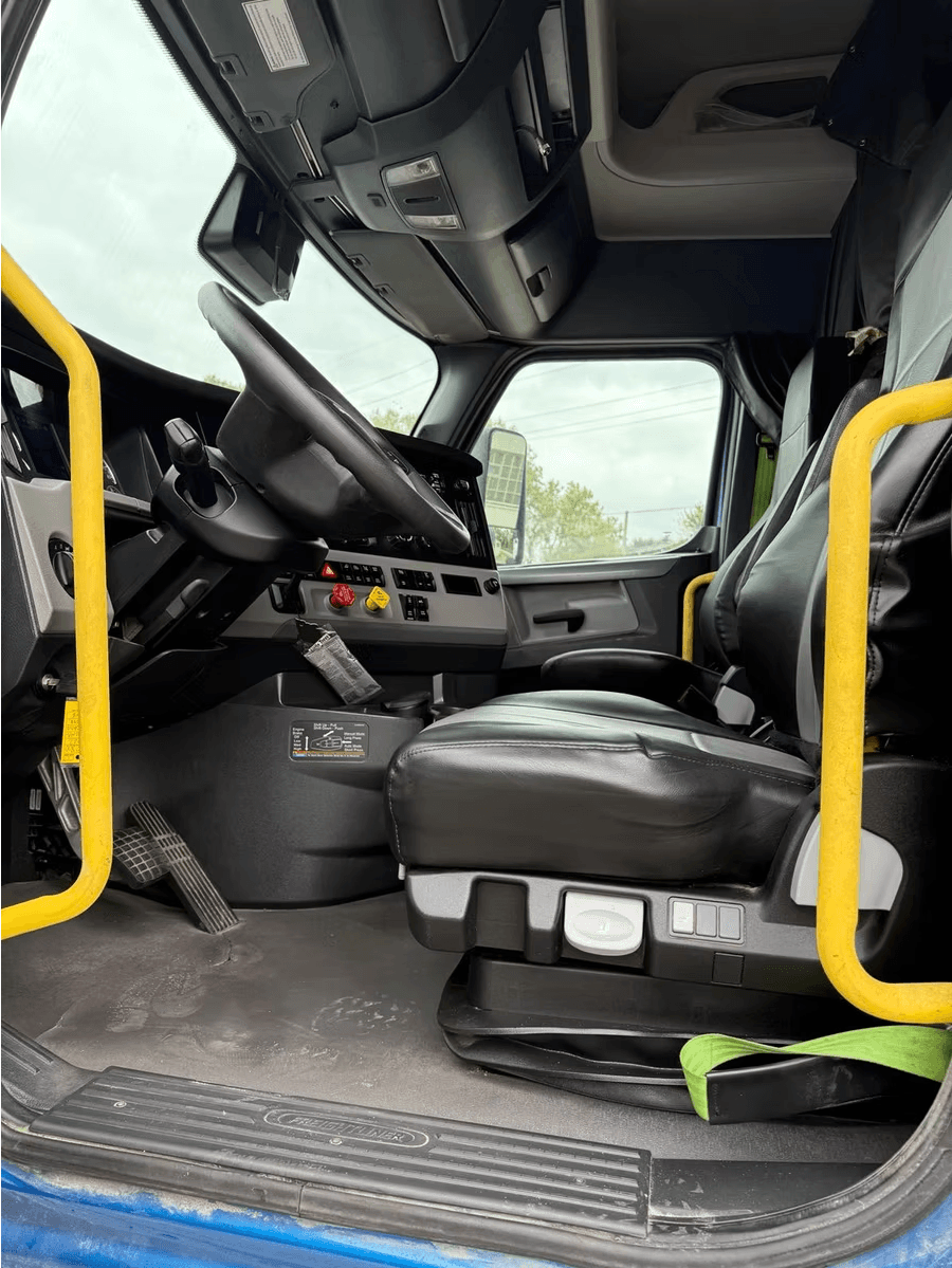 2022 Freightliner Cascadia image 7