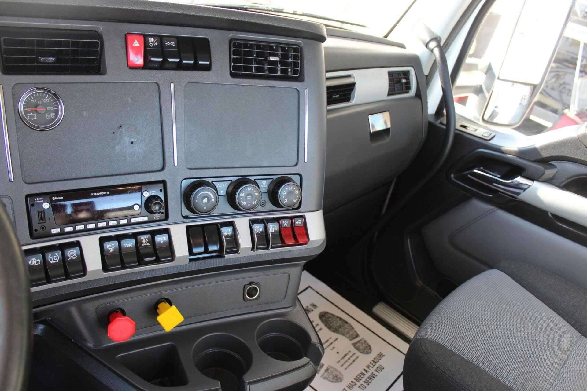 2023 Kenworth T880 image 10