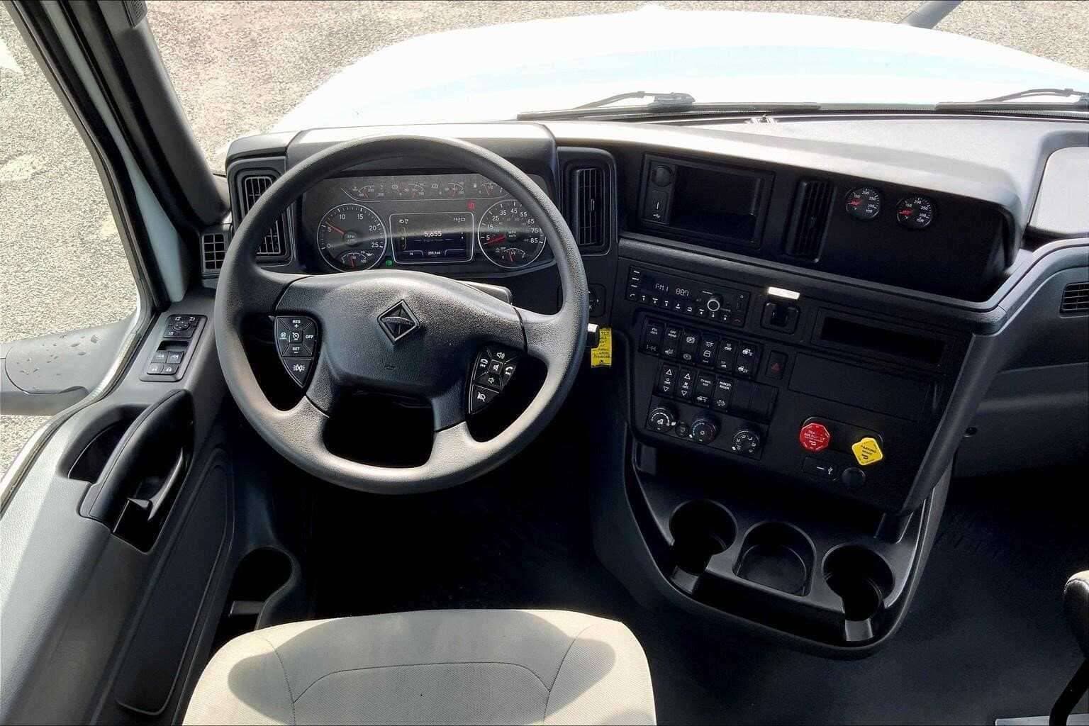 2023 International LT62F image 4