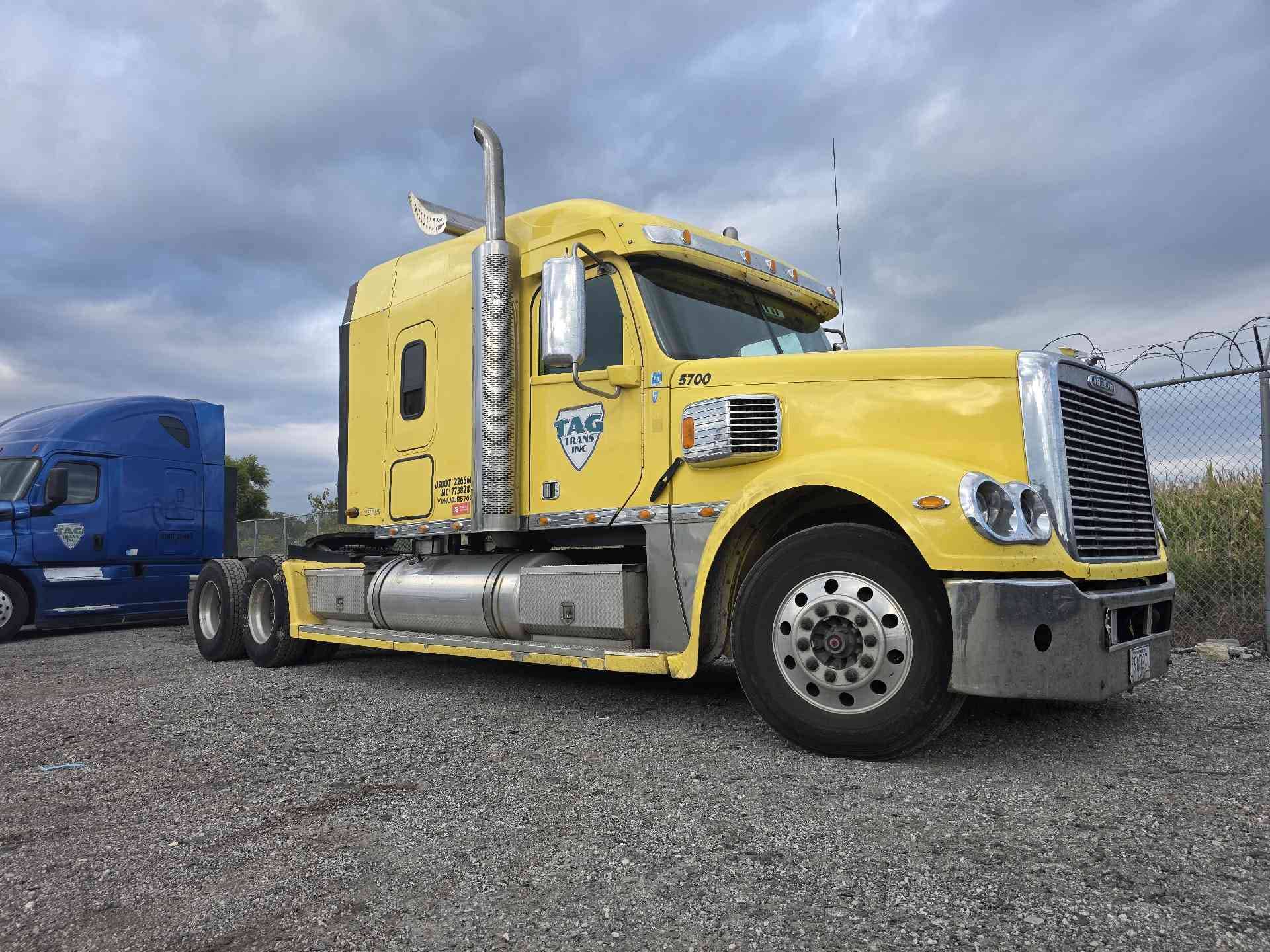 2018 Freightliner Coronado SD122 image 12