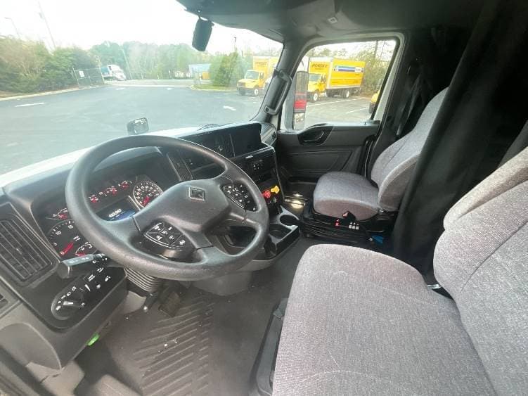 2023 International LT62F image 6