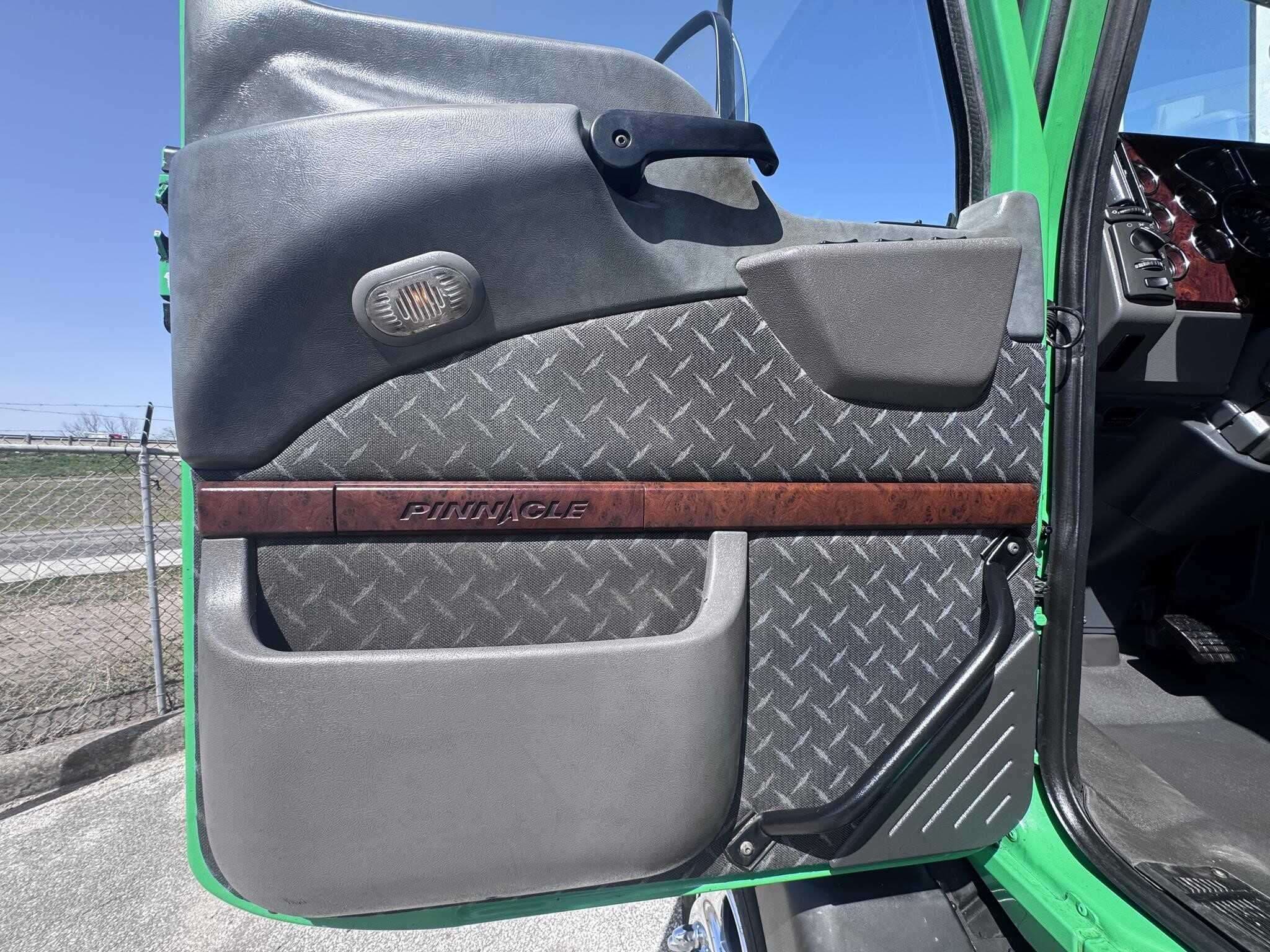 2018 Mack CXU613 Pinnacle image 10