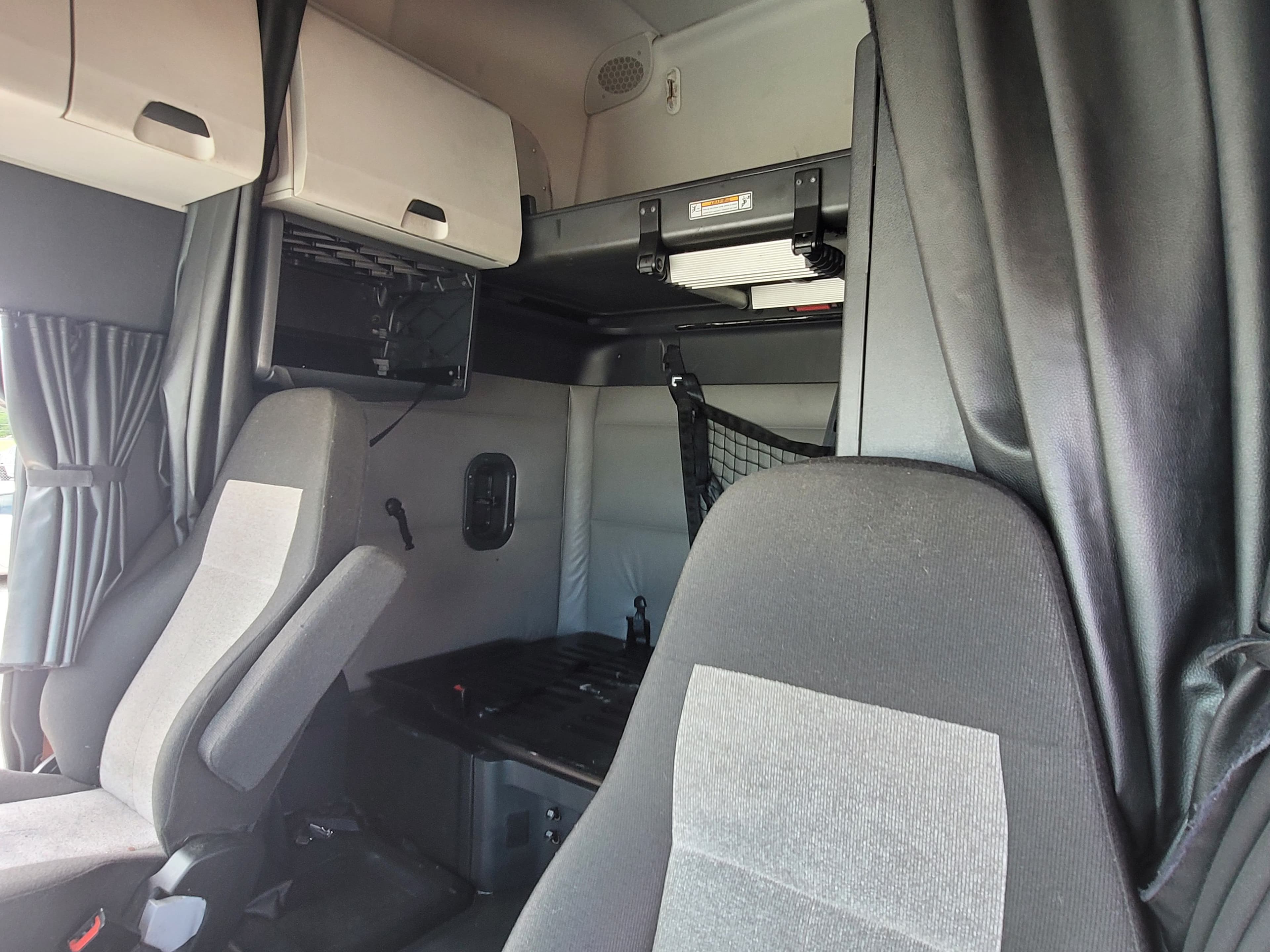 2022 Freightliner Cascadia 126 image 8