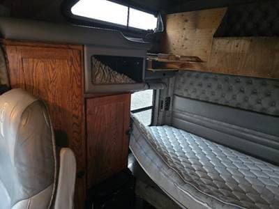 2016 Kenworth W900 image 19