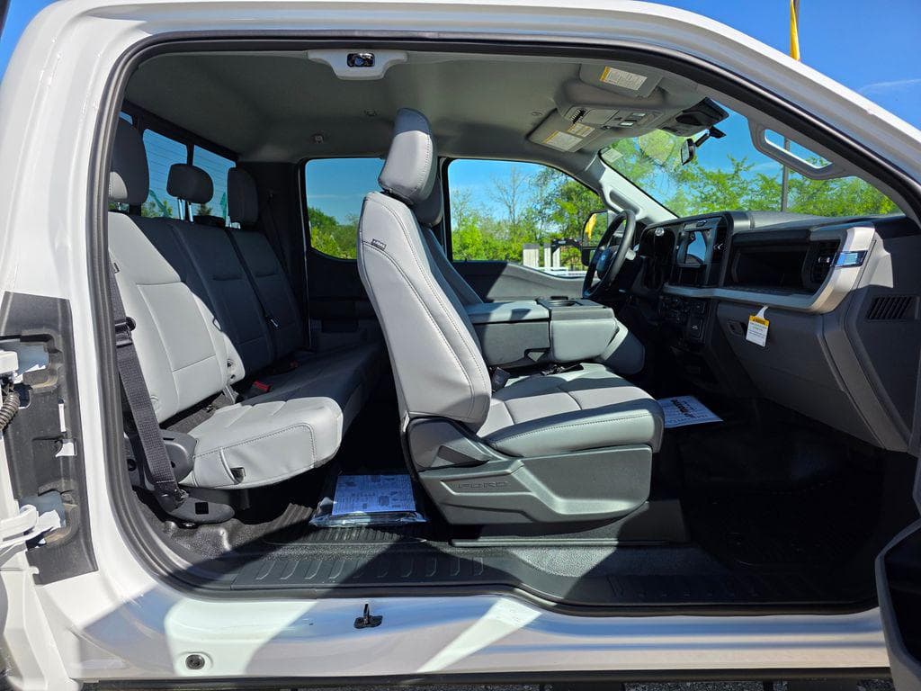 2026 Ford F-550SD XL Service Utility Body image 18