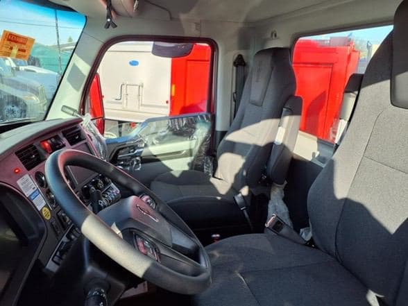 2025 Kenworth W990 image 9