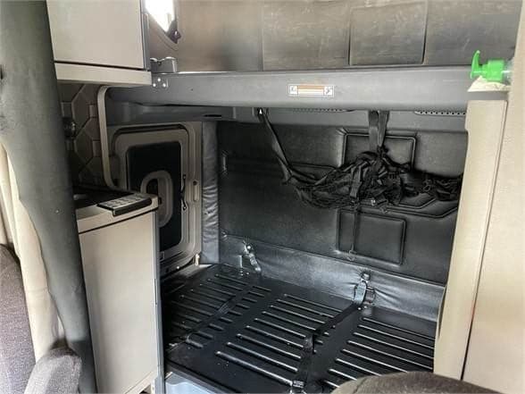 2013 Freightliner Cascadia image 8